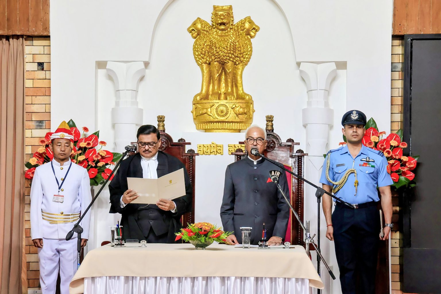 নাগালেণ্ডৰ ৰাজ্যপাল হিচাপে মণিপুৰৰ ৰাজ্যপাল অজয় কুমাৰ ভাল্লাৰ শপতগ্ৰহণ