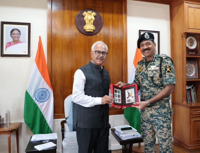 বি এছ এফ ইষ্টাৰ্ণ কমাণ্ডৰ অতিৰিক্ত মহাপৰিদৰ্শক মহেশ কুমাৰ আগৰৱালে মণিপুৰৰ সাম্প্ৰতিক নিৰাপত্তা পৰিস্থিতি পুনৰীক্ষণ