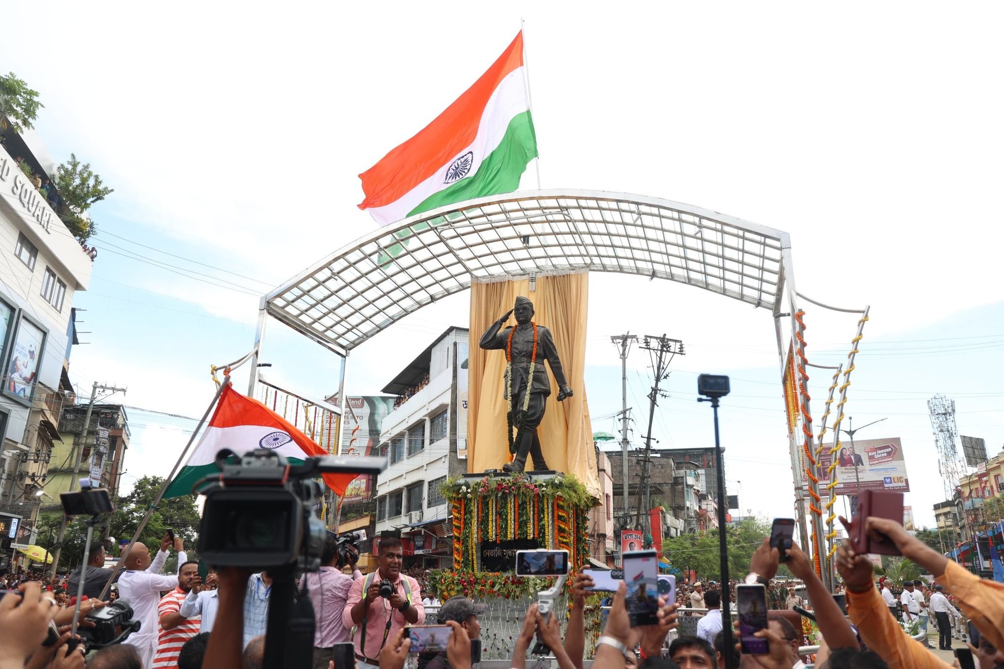 শিলচৰৰ উধাৰবন্দৰ কাঁছাকান্তি মন্দিৰ দৰ্শন কৰাৰ লগতে কাঁছাকান্তি বিদ্যামন্দিৰৰ মুকলি মঞ্চৰ আধাৰশিলা মুখ্যমন্ত্রী ড০ হিমন্ত বিশ্ব শৰ্মাৰ