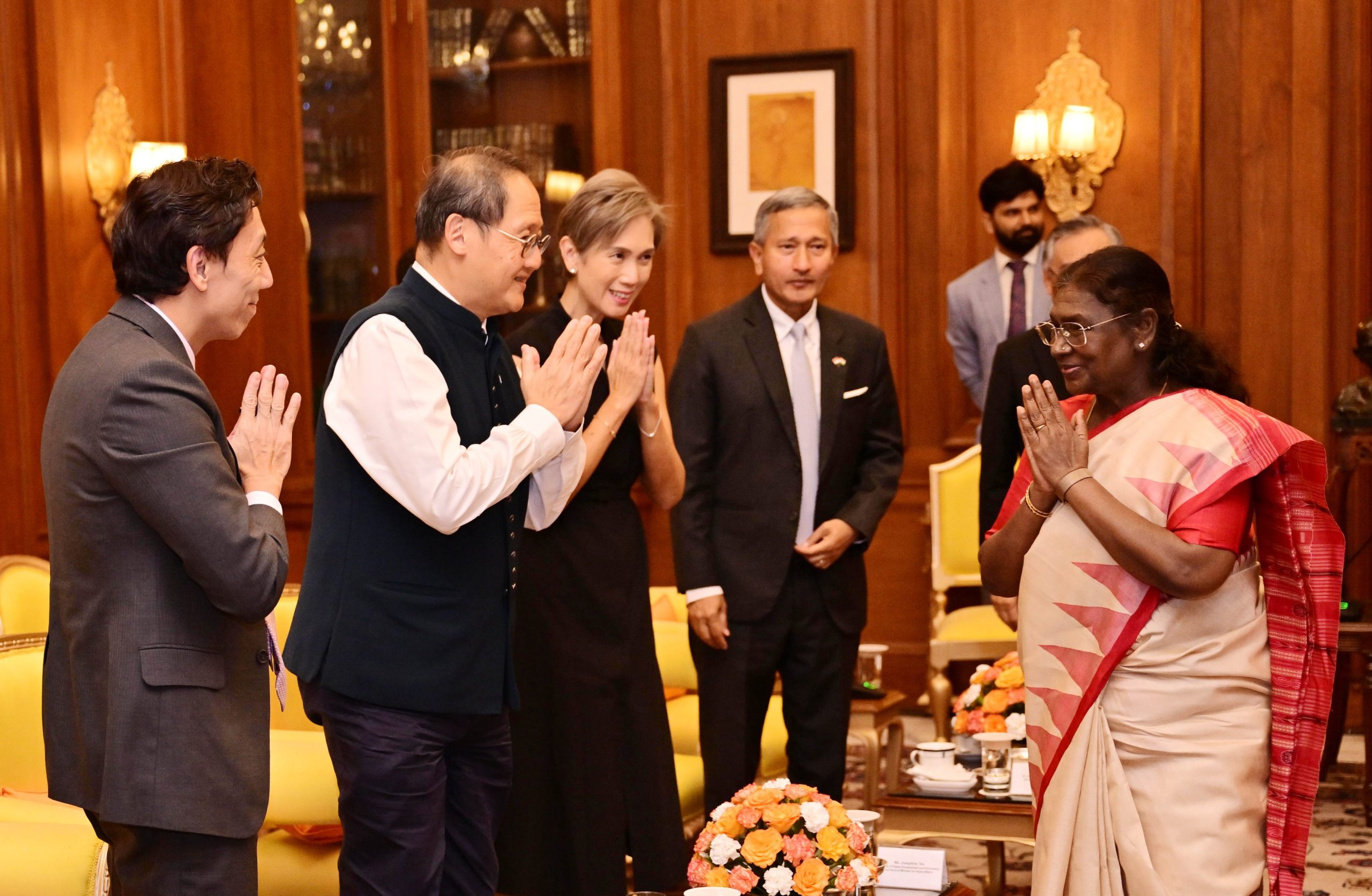 President Murmu Welcomes Singapore Delegation, Highlights Growing Strategic Partnership