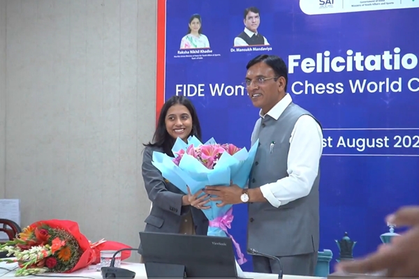 Union Sports Minister felicitates FIDE Champion & Grandmaster Divya
