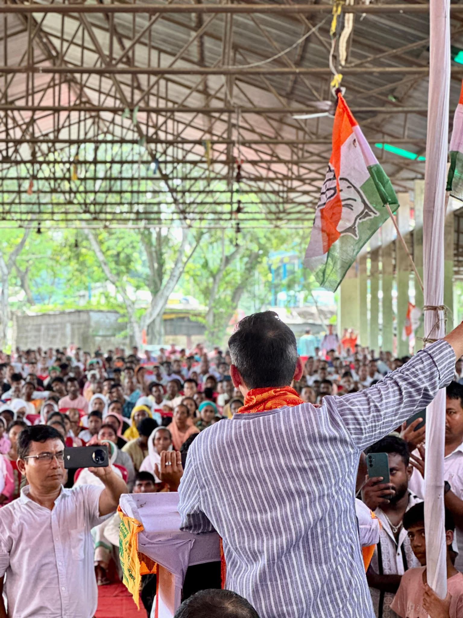 বাক্সাৰ ককলাবাৰী পৰিষদীয় সমষ্টিত জনসভাত উপস্থিত গৌৰৱ গগৈ