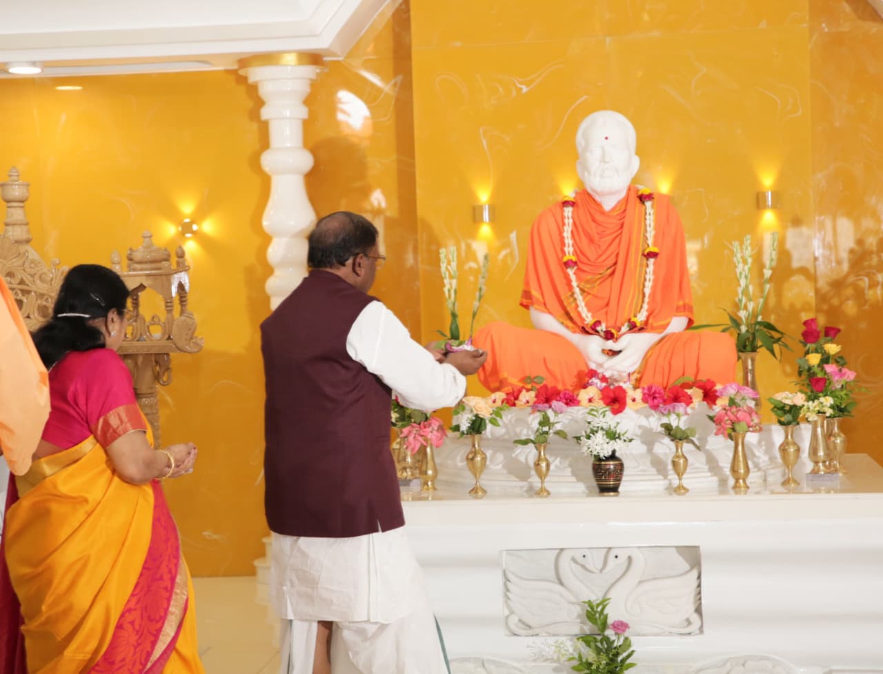 শিলচৰত ৰাজ্যপাল লক্ষ্মণ প্ৰসাদ আচাৰ্যৰ ৰামকৃষ্ণ মিছন সেৱাশ্ৰম, ৰেডক্ৰছ ছ’চাইটিৰ শাখা পৰিদৰ্শন