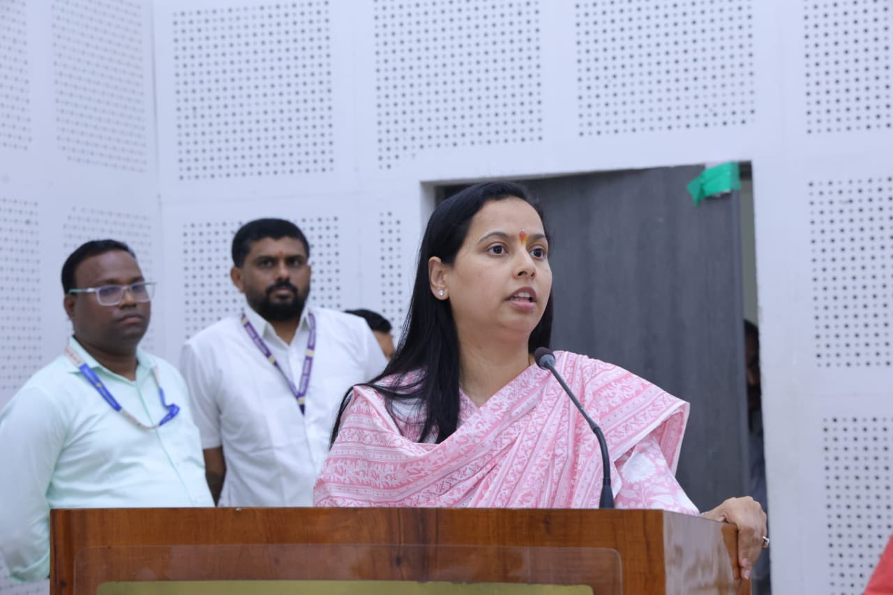 महाराष्ट्र सरकार रक्षाबंधन के मौके पर लड़की बहन योजना के तहत महिलाओं को 1500 रुपये वितरित करेगी