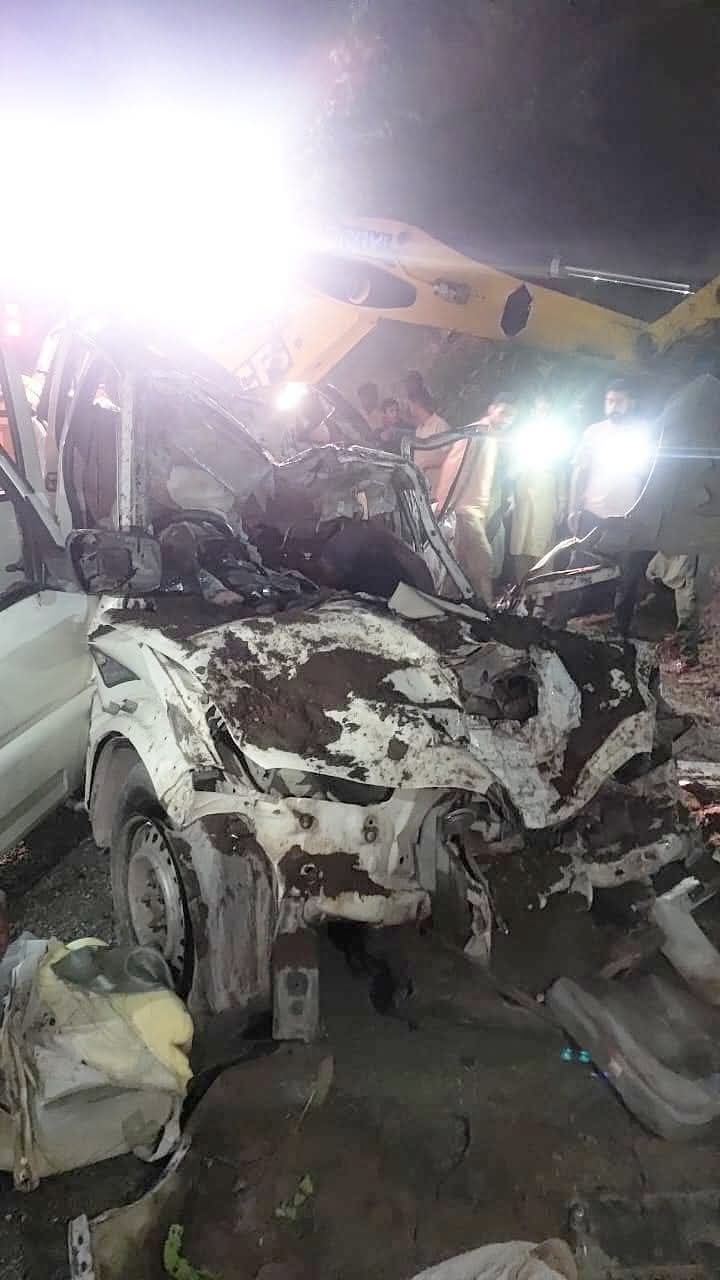 जम्मू-कश्मीर के रियासी में भूस्खलन की चपेट में आने से SDM और उनके बेटे की मौत, पत्नी घायल