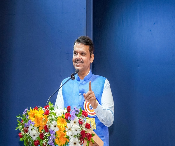 संविधानानं सर्वांना समान संधी देणारी व्यवस्था तयार केल्याचं मुख्यमंत्र्यांचं नागपूरमधे प्रतिपादन