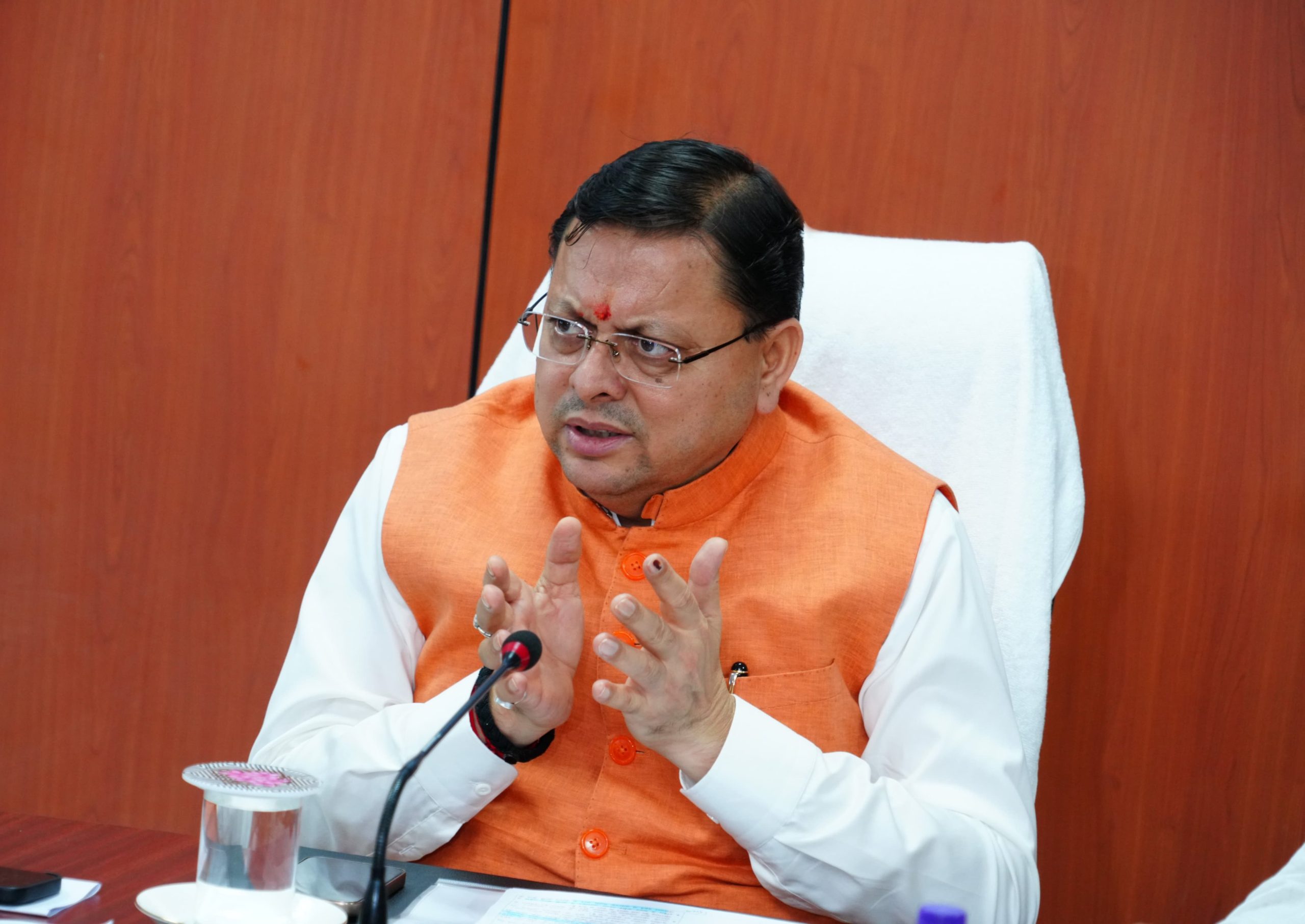 मुख्यमंत्री पुष्कर सिंह धामी ने देहरादून आपदा परिचालन केंद्र से धराली की स्थिति की समीक्षा की