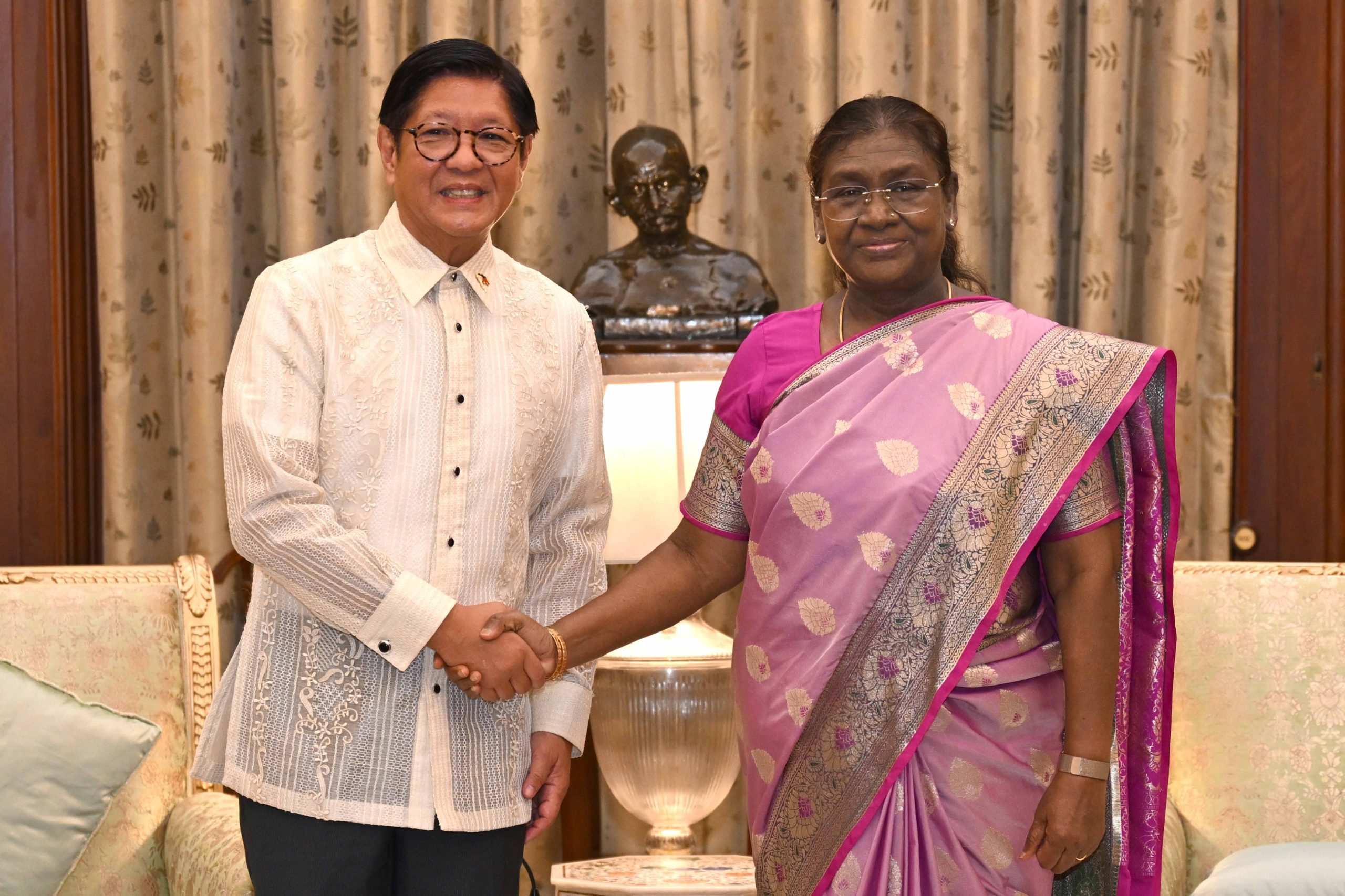 রাষ্ট্রপতি দ্রৌপদী মুর্মু বলেছেন, ভারত ও ফিলিপিন্সের সম্পর্ক শুধুমাত্র দুদেশের জনগণের জন্যই নয়, তা আঞ্চলিক শান্তি, স্থিতিশীলতা ও সমৃদ্ধির ধারক।