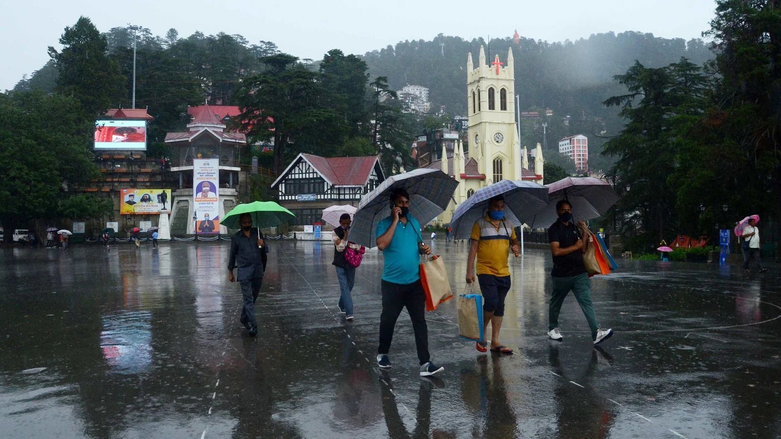 हिमाचल प्रदेश में भारी बारिश जारी, सोलन के कसौली में रिकॉर्ड 145 मिलीमीटर बारिश दर्ज