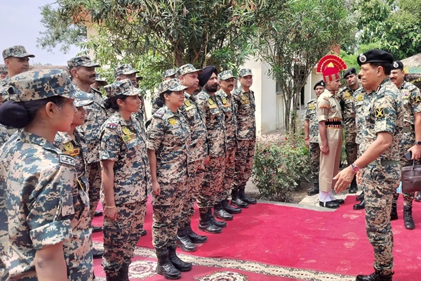 बीएसएफ के महानिदेशक ने पंजाब में परिचालन तैयारियों की समीक्षा की
