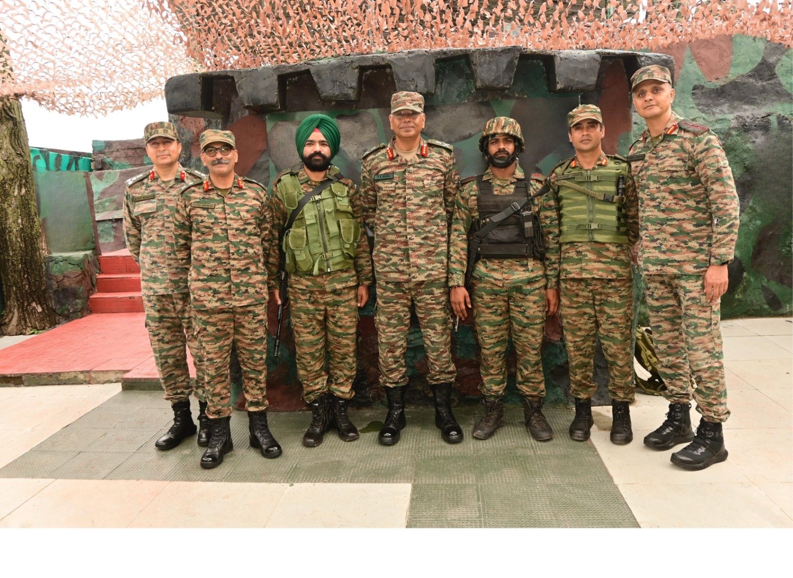 जम्मू-कश्मीर: सेना की व्हाइट नाइट कोर के जनरल ऑफिसर कमांडिंग लेफ्टिनेंट जनरल पी. के. मिश्रा ने सीमावर्ती पुंछ ज़िले में सुरक्षा स्थिति की समीक्षा की