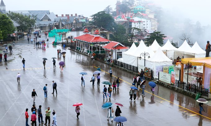 हिमाचल में बारिश से आंशिक राहत, लेकिन भूस्खलन से दो राष्ट्रीय राजमार्ग और 452 सड़कें बंद
