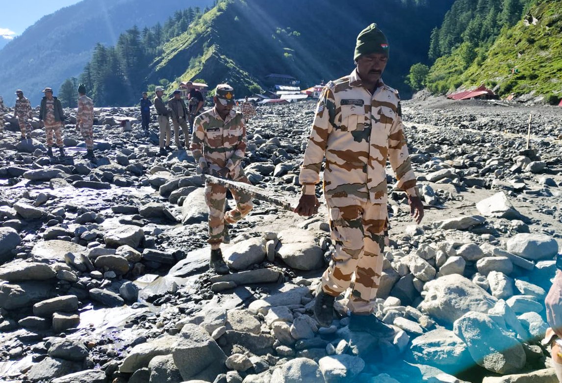 उत्तराखंड के उत्तरकाशी जिले के आपदा प्रभावित धराली क्षेत्र में राहत और बचाव कार्य लगातार चौथे दिन भी जारी