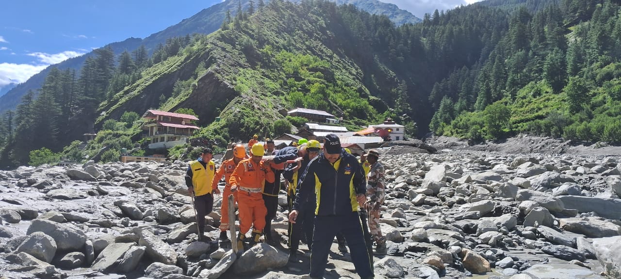 उत्तराखंड: उत्तराकाशी जिले के आपदाग्रस्त धराली-हर्षिल इलाके में राहत और बचाव कार्य जोरों पर