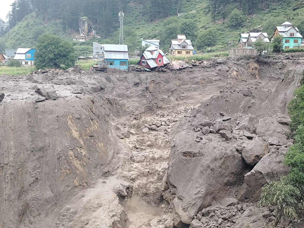 J&K: Massive cloud burst in Kishtwa, several casualties reported & over 120