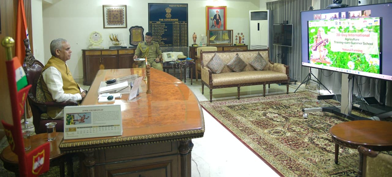 રાજ્યપાલ આચાર્ય દેવવ્રતે આજે 30 દિવસીય આંતરરાષ્ટ્રીય પ્રાકૃતિક કૃષિ પ્રશિક્ષણ શિબિરનો શુભારંભ કરાવ્યો