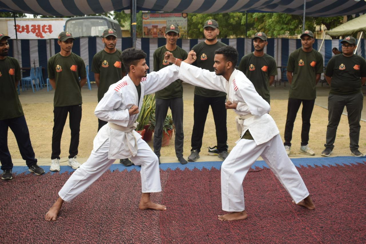 વિદ્યાર્થીઓને શારીરિક તાલીમ અને સરહદી વિસ્તારોના પડકારોની સમજ આપતો બીએસએફ દ્વારા આયોજીત બૂટ કેમ્પ સંપન્ન