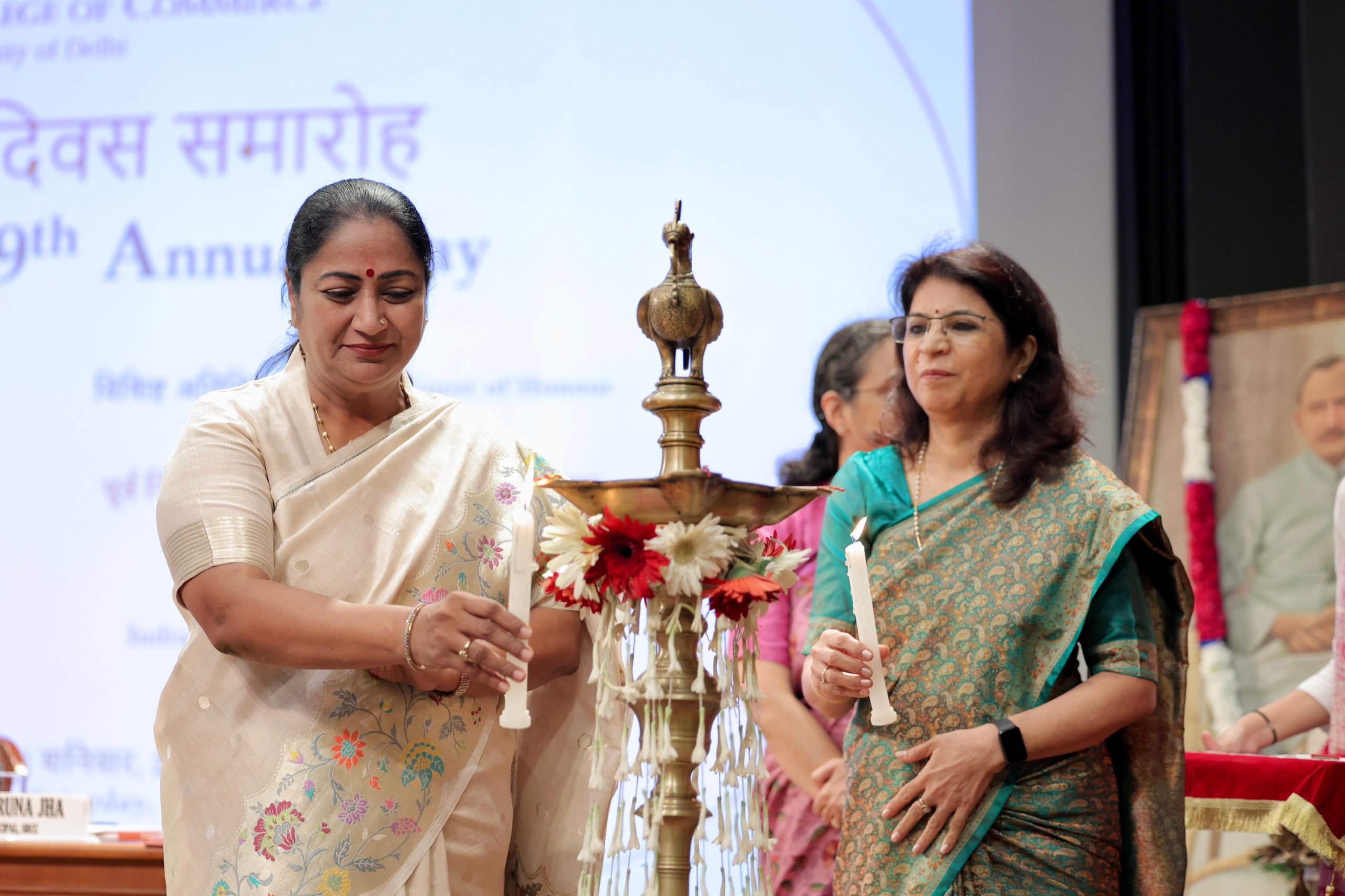 मुख्‍यमंत्री रेखा गुप्‍ता ने  श्रीराम कॉलेज ऑफ कॉमर्स के 99वें वार्षिकोत्सव में हिस्सा लिया