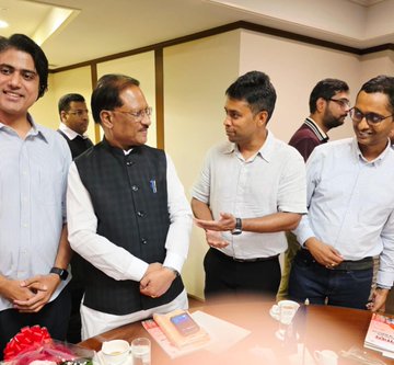 छत्तीसगढ़: मुख्यमंत्री विष्णुदेव साय ने टोक्यो में बॉयस एंड मूर्स इंटरनेशनल कंपनी के बोर्ड ऑफ डायरेक्टर अविनाश तिवारी से मुलाकात की