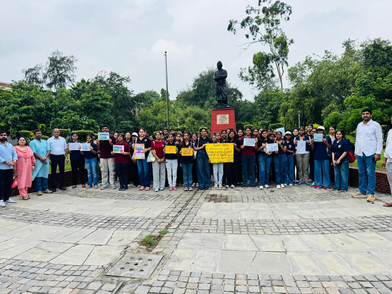 दिल्ली विश्वविद्यालय में क्लीन कैम्पेन, ग्रीन कैम्पेन रैली का आयोजन