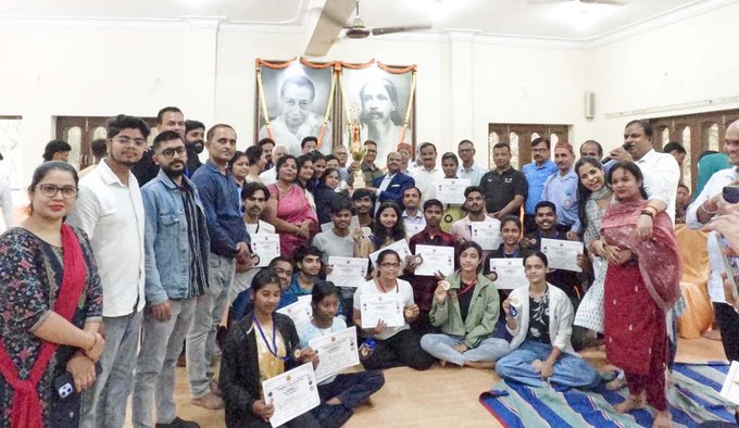 झारखंड योग संघ की ओर से सीनियर योग प्रतियोगिता में रांची की टीम ओवरऑल चैंपियन बनी
