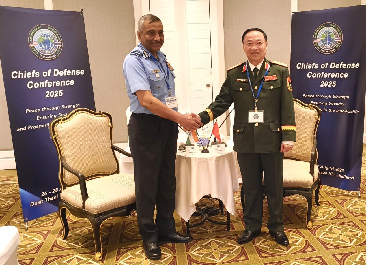 एयर मार्शल आशुतोष दीक्षित ने वियतनाम, दक्षिण कोरिया और ब्रिटेन के रक्षा अधिकारियों के साथ बैठकें की