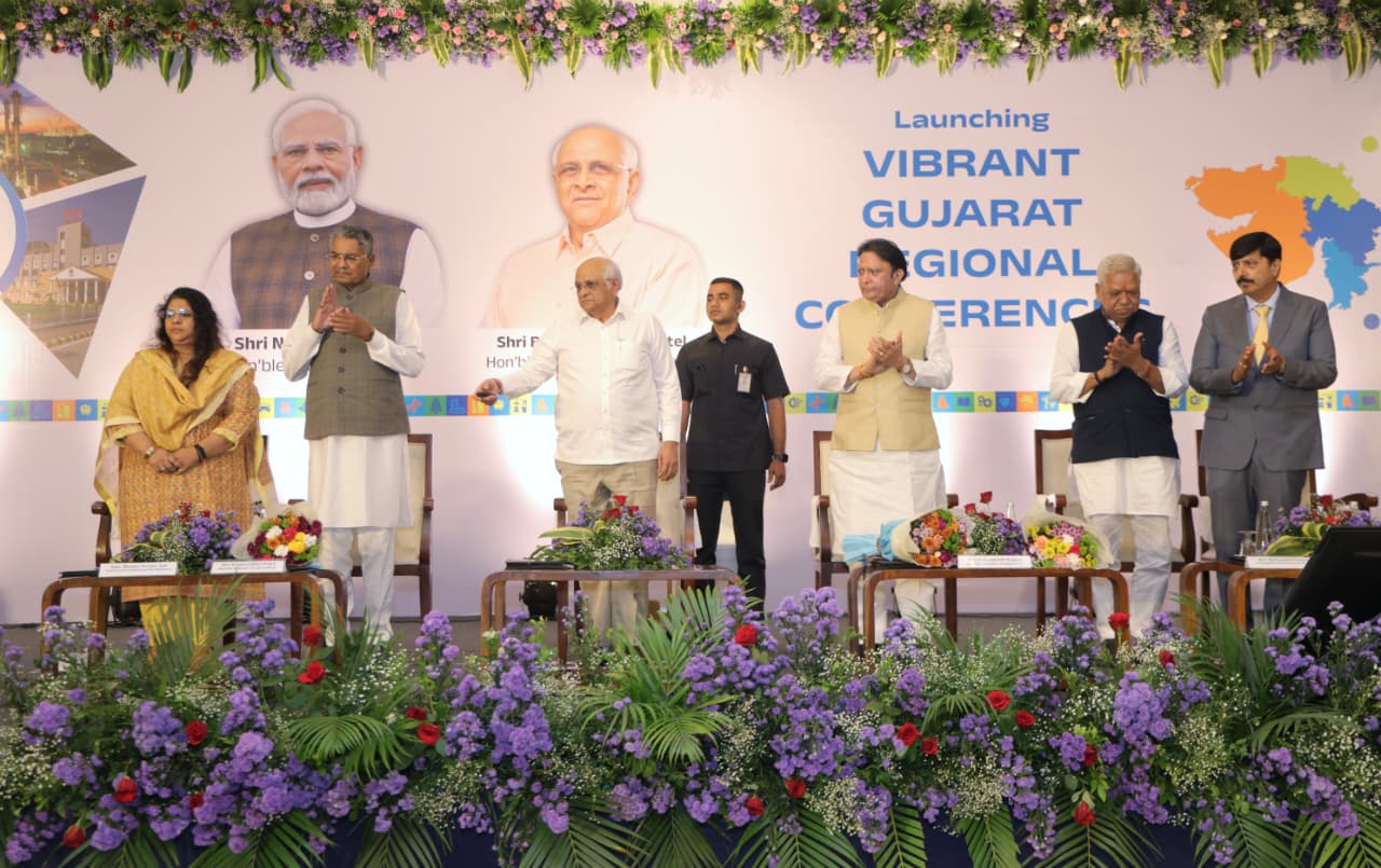 મુખ્યમંત્રી ભૂપેન્દ્ર પટેલે આજે અમદાવાદમાં વાઈબ્રન્ટ ગુજરાત પ્રાદેશિક સંમલેન- VGRCનો શુભારંભ કરાવ્યો.