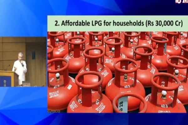 Govt Approves Rs 12,000 Cr Targeted LPG Subsidy for Ujjwala Yojana in 2025-26
