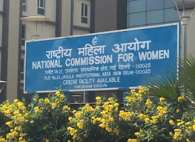 خواتین کے قومی کمیشن NCW نے گریٹر نوئیڈا کے جہیز سے متعلق قتل کا نوٹس لیا ہے اور اترپردیش کے DGP سے اِس معاملے میں فوری جانچ کرنے کو کہا ہے۔