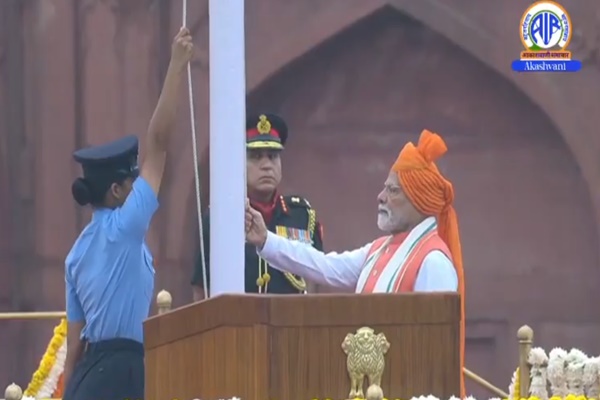 प्रधानमंत्री मोदी ने लाल किले से दिया संदेश-लहू और पानी एक साथ नहीं बहेंगे