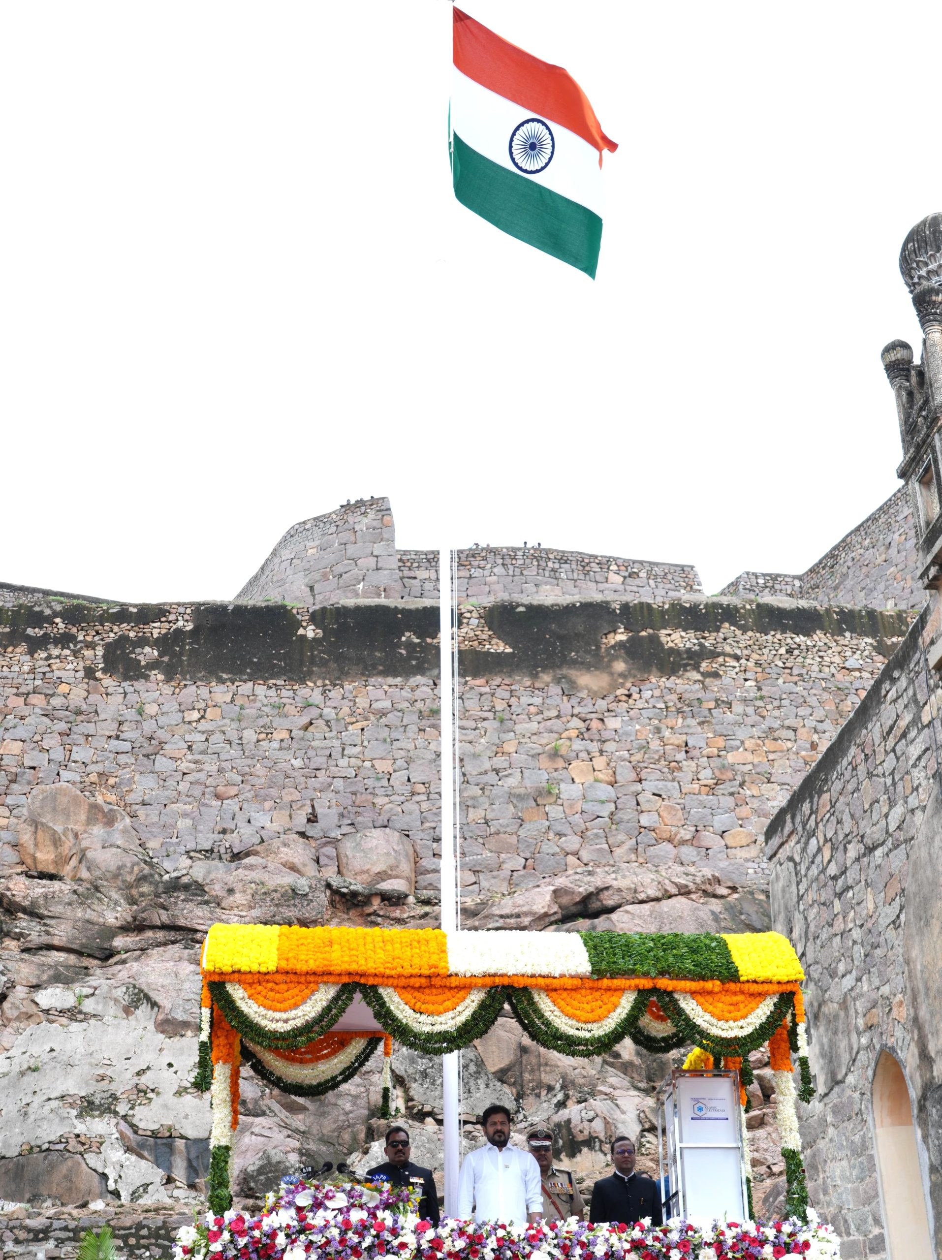 तेलंगाना के मुख्यमंत्री ए रेवंत रेड्डी ने ध्वजारोहण कर दी स्वतंत्रता दिवस की बधाई