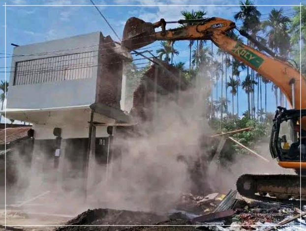 উৰিয়ামঘাটৰ ৰেংমা সংৰক্ষিত বনাঞ্চলত আজি ক্রমাগত চতুর্থদিনৰ বাবে প্ৰশাসন তথা বন বিভাগৰ উচ্ছেদ অভিযান