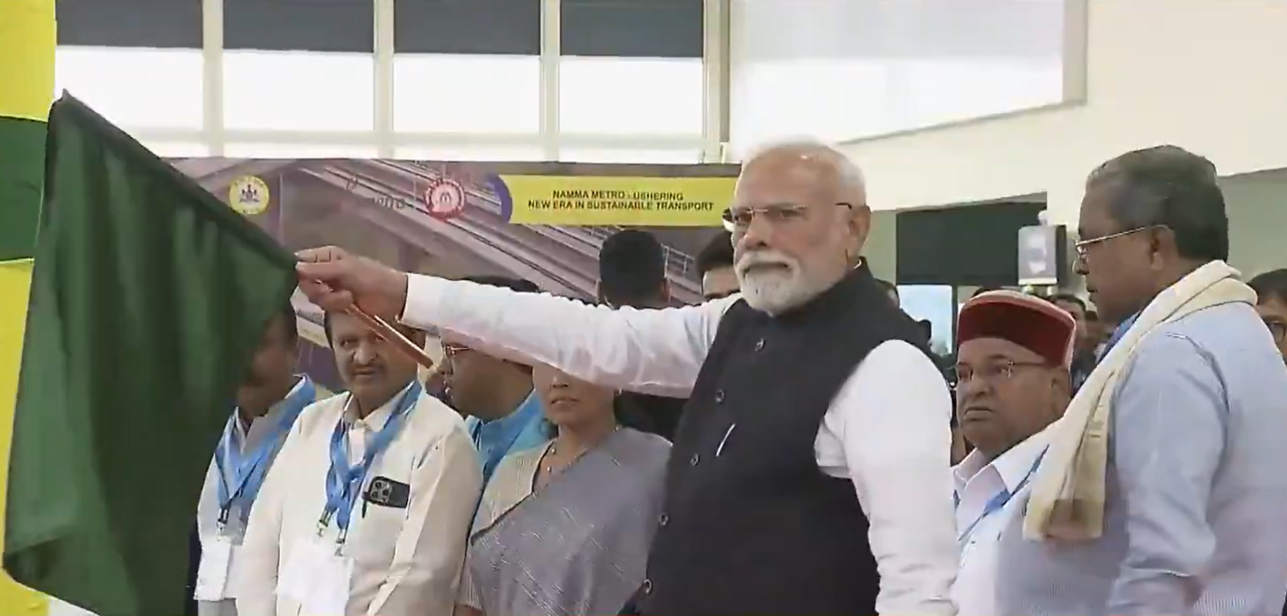 प्रधानमंत्री नरेन्‍द्र मोदी ने अमृतसर-श्री माता वैष्णो देवी कटरा वंदे भारत ट्रेन को दिखाई हरी झंडी