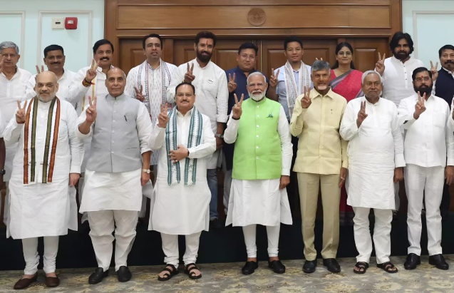 নতুনদিল্লির  সংসদ ভবন কমপ্লেক্সে আজ এনডিএ সংসদীয় বৈঠক অনুষ্ঠিত হয়
