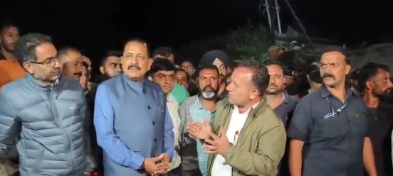 केंद्रीय मंत्री डॉ. जितेंद्र सिंह ने चिसोती गांव में बचाव और राहत कार्यों का लिया जायजा, कहा- लापता और मलबे में दबे लोगों का पता लगाना प्राथमिकता