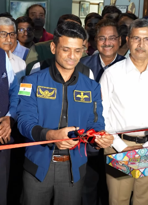 अंतराळवीर ग्रुप कॅप्टन शुभांशू शुक्ला आर्यभट्ट गॅलरीचं उद्घाटन