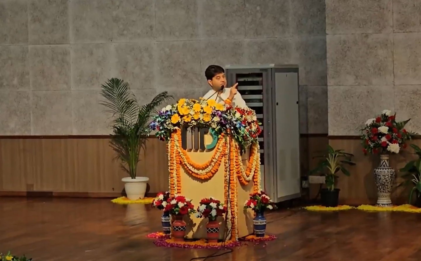 युवा विश्‍व गुरु के रूप में भारत के अगले अध्‍याय का नेतृत्‍व करें: ज्‍योतिरादित्‍य एम. सिंधिया