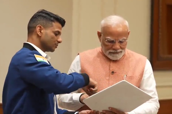 PM Modi discusses Gaganyaan mission with  Shubhanshu Shukla during meeting