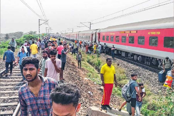 Two coaches of Jansadharan Express derailed near Kanpur; no injury reported