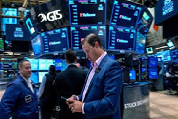 US stocks declined sharply