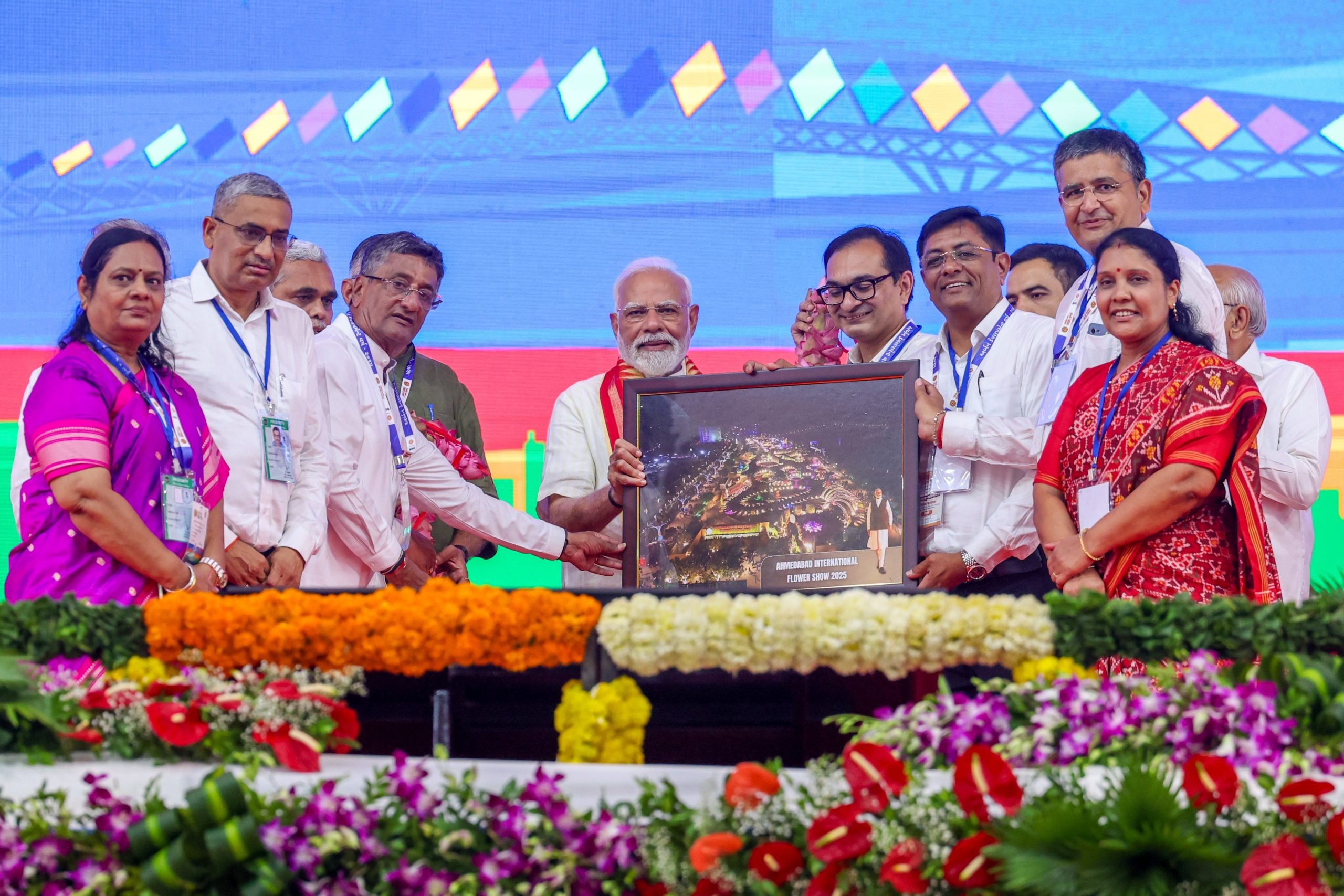 PM Modi Inaugurates ₹5,400 Cr Projects in Ahmedabad, Reaffirms Commitment to Farmers and Self-Reliant India