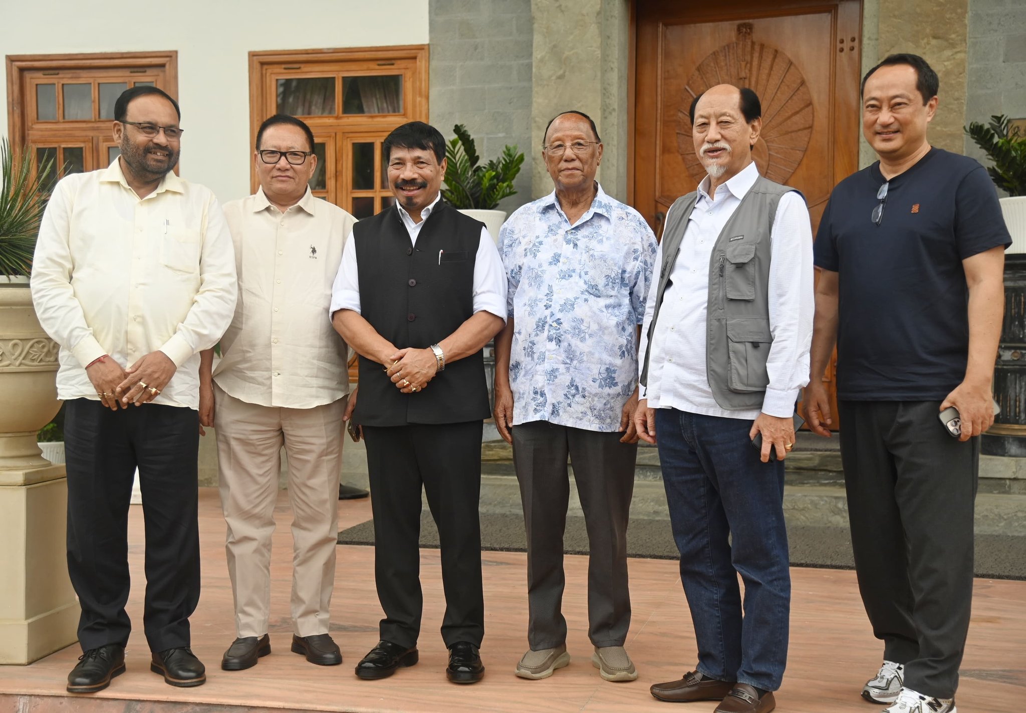 নাগালেণ্ডৰ মুখ্যমন্ত্ৰী নে’ফিউ ৰিঅ’ৰ সৈতে অগপৰ সভাপতি অতুল বৰা আৰু কাৰ্যকৰী সভাপতি কেশৱ মহন্তৰ বৈঠক