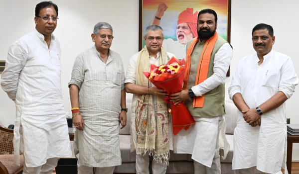 রেলমন্ত্রী অশ্বিনী বৈষ্ণব ঘোষণা করেছেন, দীপাবলি এবং ছট উৎসব উপলক্ষে ১২ হাজার বিশেষ ট্রেন চালানো হবে।