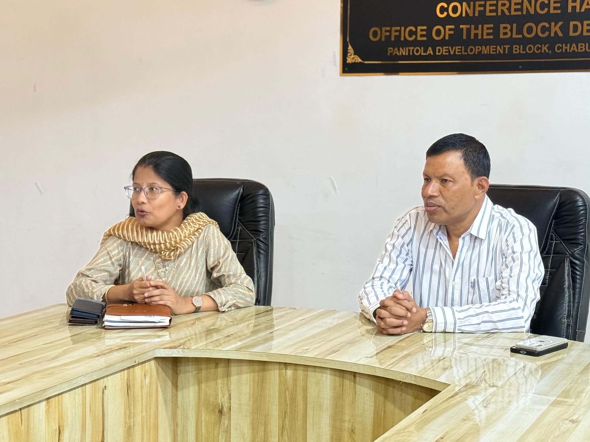 বালিজান চাহ বাগিচাৰ বহুকেইটা পৰিয়ালৰ বাসগৃহ ব্ৰহ্মপুত্ৰৰ বুকুত জাহ