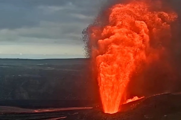 Kilauea volcano in Hawaii erupts with 100-ft lava fountains