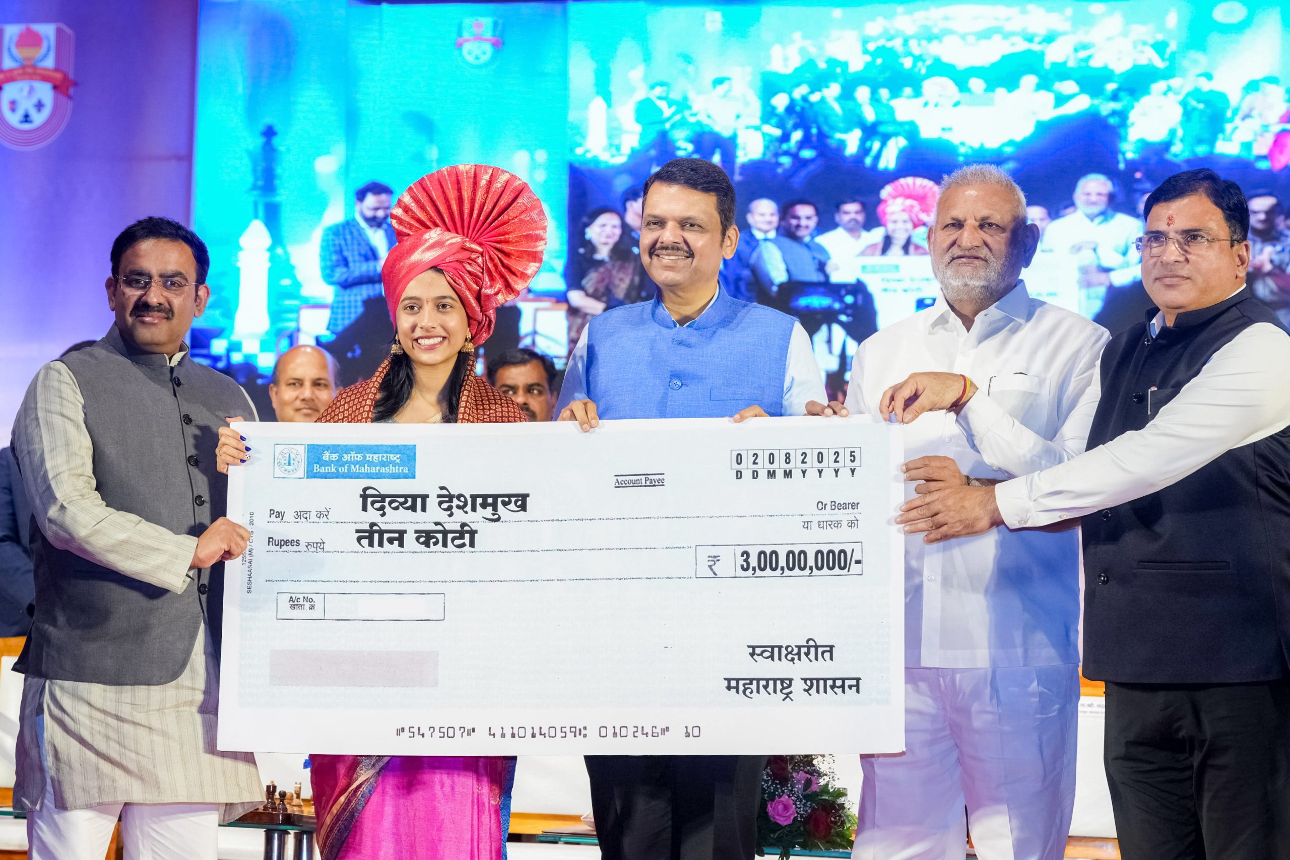 ग्रँडमास्टर दिव्या देशमुख हिचा राज्य शासनाकडून सत्कार-तीन कोटी रुपये पारितोषिक प्रदान