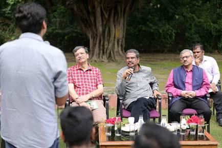 केन्द्रीय शिक्षा मंत्री धर्मेन्द्र प्रधान ने आईआईटी दिल्ली के विद्यार्थियों से की बातचीत