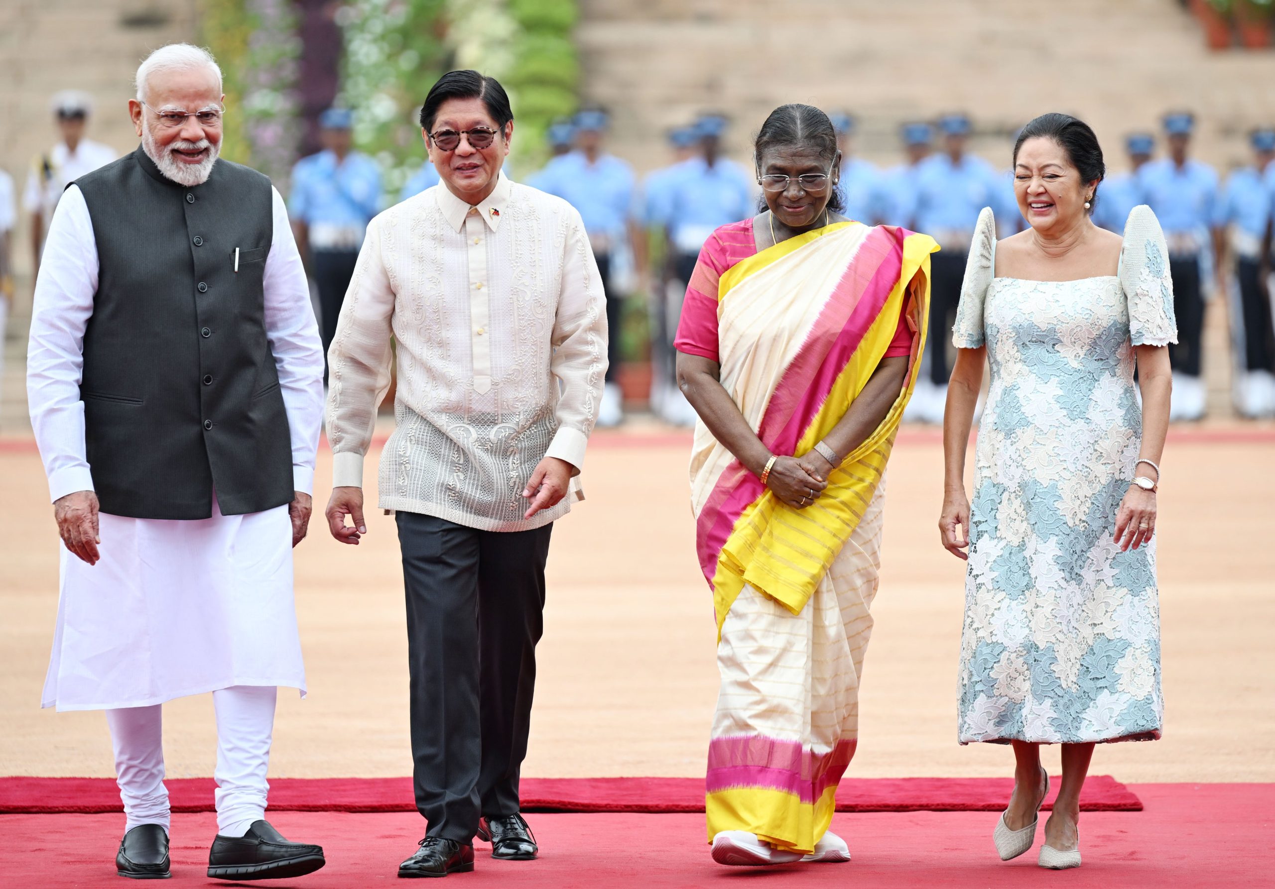 ফিলিপিন্সের রাষ্ট্রপতি ফার্দিনান্দ আর. মার্কোস জুনিয়রকে আজ সকালে রাষ্ট্রপতি ভবনে আনুষ্ঠানিকভাবে স্বাগত জানানো হয়