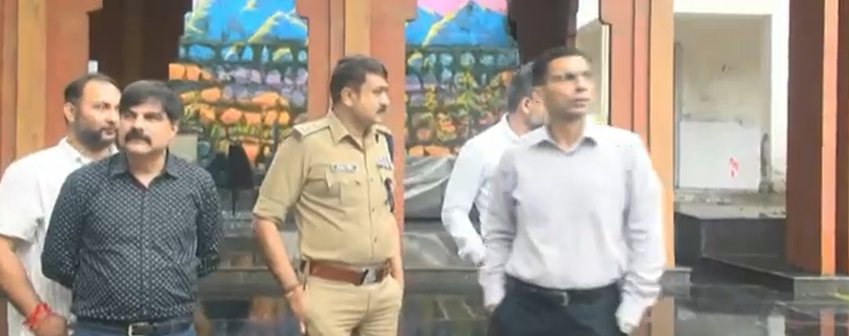देहरादून के जिलाधिकारी सविन बंसल ने शहर के चार स्थानों पर चल रहे सौंदर्यीकरण कार्यों का निरीक्षण किया