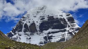 जम्मू-कश्मीर में 3 दिवसीय वार्षिक कैलाश यात्रा की छड़ी मुबारक भद्रवाह स्थित प्राचीन वासुकी नाग मंदिर से कैलाश कुंड के लिए रवाना